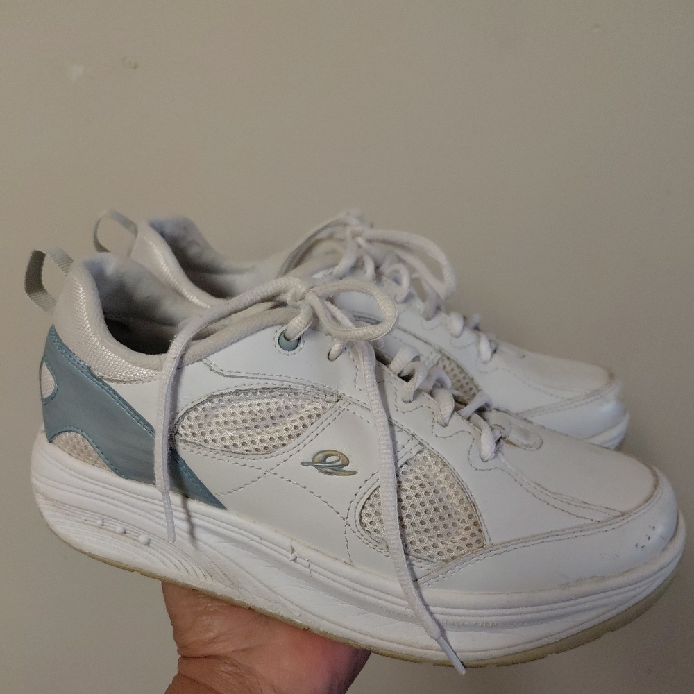 Easy Spirit Women's White Gravity Laceup Athletic Walking Shoes Size 8